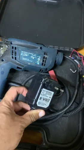 Furadeira Bosch Bivolt para aproveitar peças 