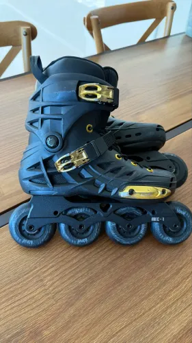 Patins Oxer Darkness Gold Freestyle ABEC 7
