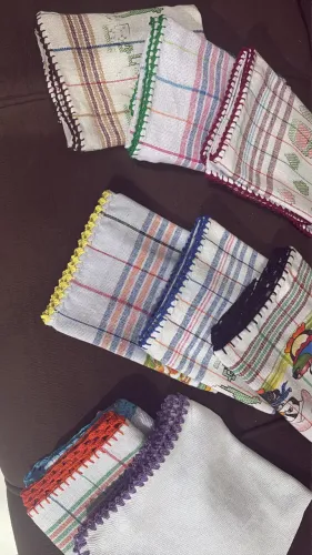 Pano de prato com bico de crochê 