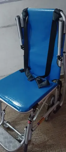 Cadeira de rodas de subir e descer escada