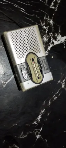 Vende-se um rádio usado sem antena com boa qualidade de som