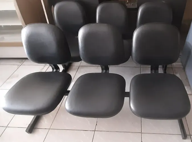 Longarina Executiva em Couro e Acolchoada