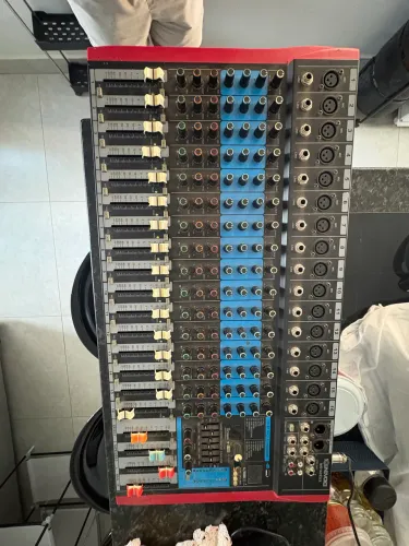 Mesa de som 16 Canais Soundvoice 