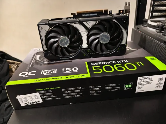 Placa de Vídeo ASUS RTX 5060 TI 16Gb - Top edition