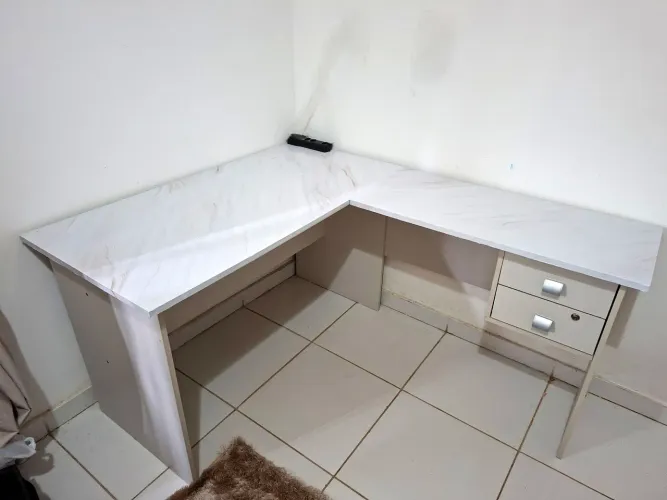 Mesa / Escrivaninha 