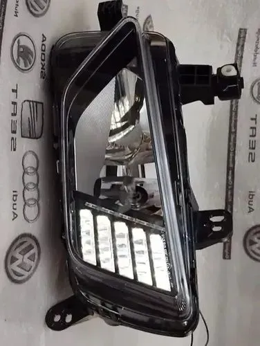 Farol Direito Neblina com LED Polo e Virtus