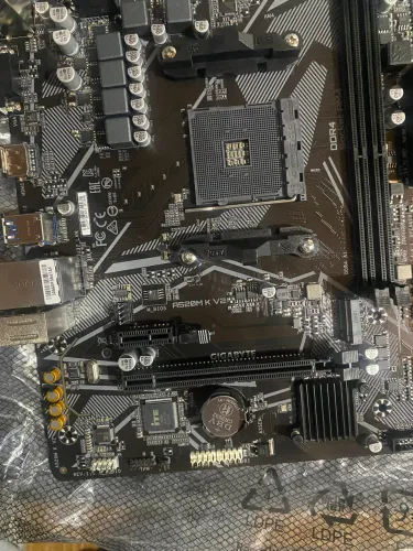Placa-mãe 520M K v2