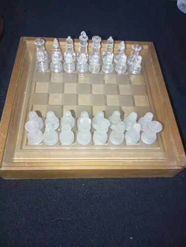 Xadrez de vidro