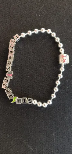 Pulseira Pandora "Friends Don't Lie" Stranger Things