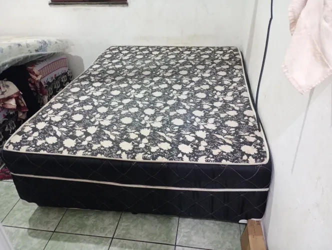 Cama box de casal em ótimo estado de uso 6 meses de uso 