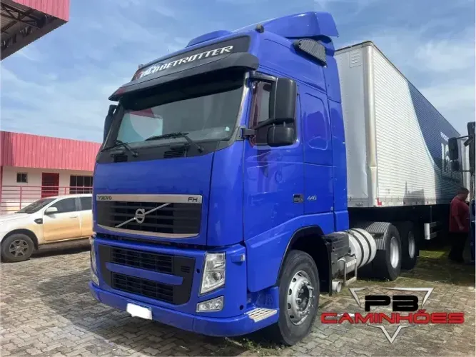 VOLVO FH 440 GLOBETROTTER 6X4 2010/2011 - CÂMBIO MANUAL.