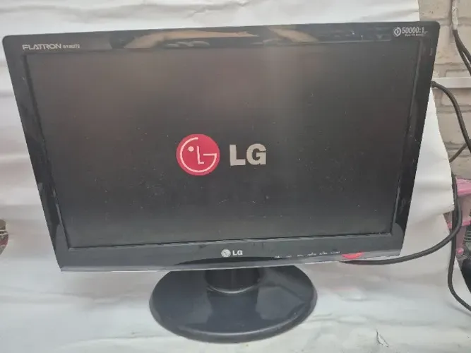 Monitor de computador LG FLATON DE 19" USADO FUNCIONANDO *
