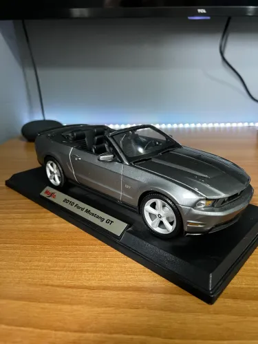 Miniatura Ford Mustang GT - Maisto
