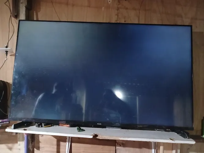 Vendo TV com defeito