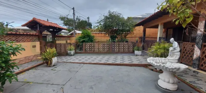 Casa para venda tem 219 metros quadrados com 2 quartos em Raia (Bacaxá) - Saquarema - RJ