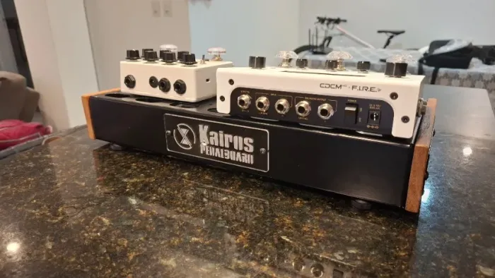 Kairos Pedalboard 40x20 com Elétrica + Bag