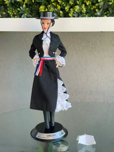 Boneca Barbie collector Dolls of the world Chilena