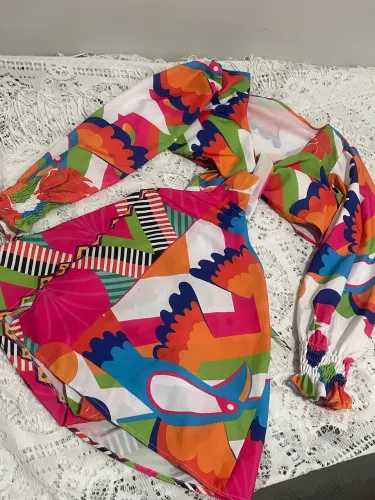 Conjunto colorido de amarrar