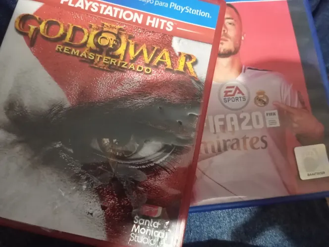 Dois jogos de ps4, Seminovos