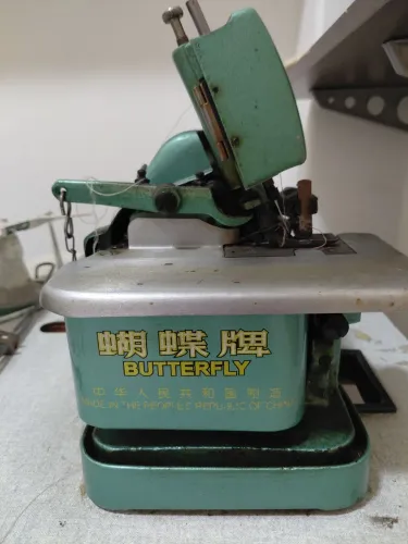 Máquina overloque chinezinha usada 500 reais. ,