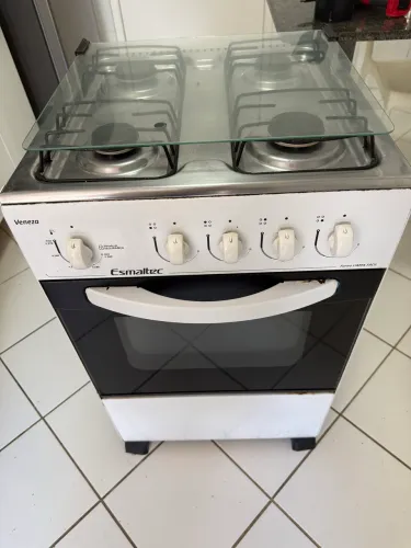 Fogão 4 bocas muito pouco usado
