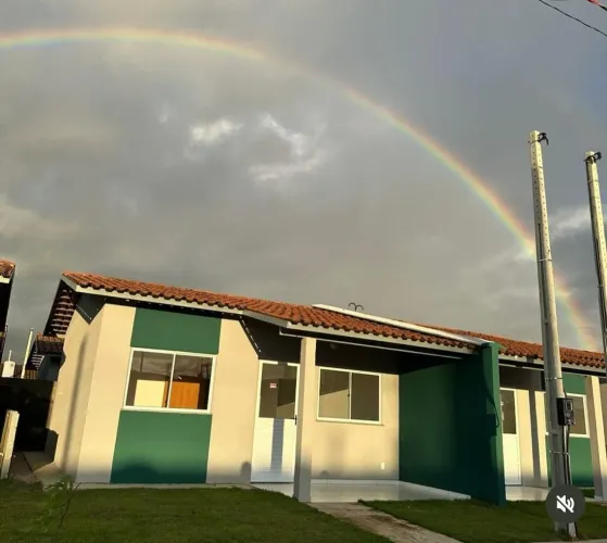Vendo casa em condomínio fechado 