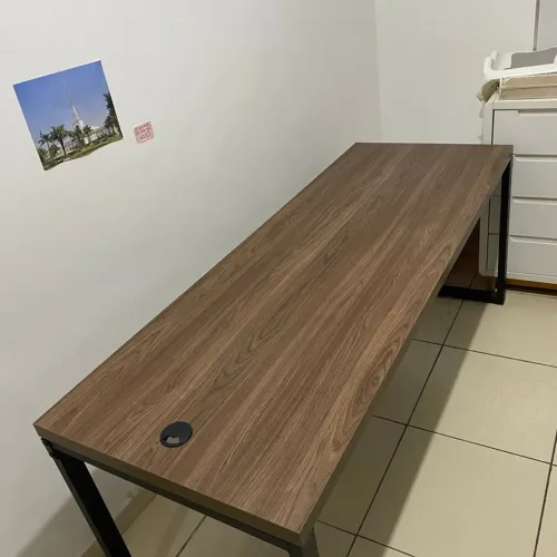 Mesa com 1 gaveta 