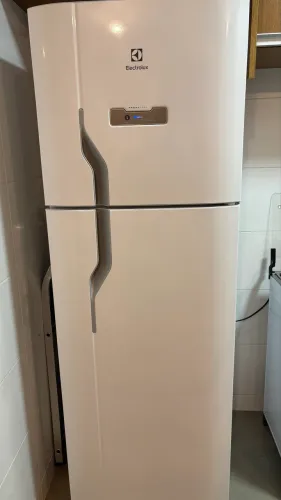 Refrigerador frossfree 371L Electrolux DFN41 110v