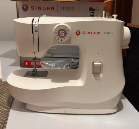 Máquina de Costura Singer M1605 - 110V