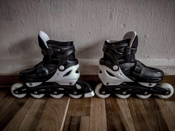 Patins Preto e Branco - Par Completo