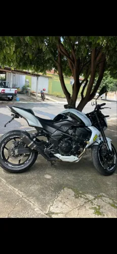 Vendo . Moto Kawasaki Z 750 a amais zera .