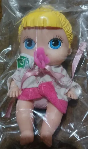 Três bonequinhas  25 cada 