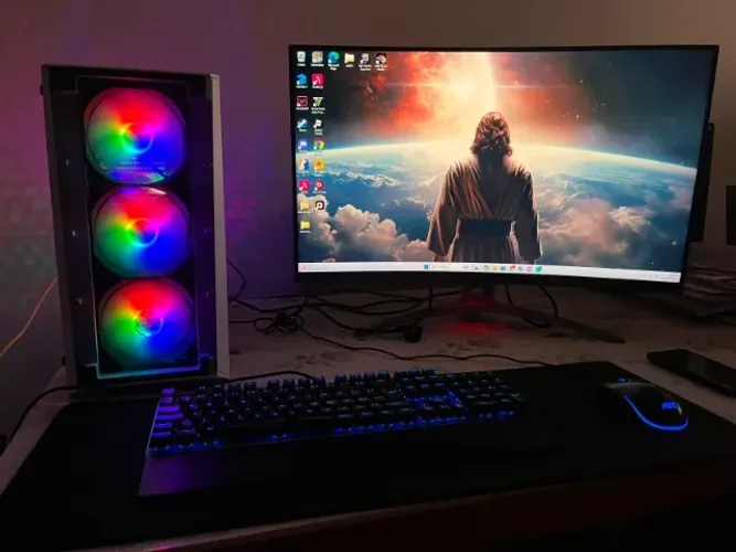 PC Gamer Ryzen 7 5700X + RX 6600 XT 8GB + Monitor Curvo 165Hz