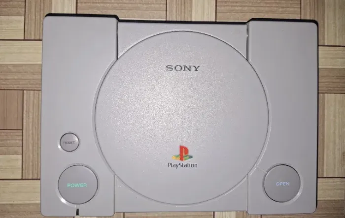 PlayStation 1 PS1 Fat (SCPH-7001) + Controle DualShock + Memory Card e Cabos