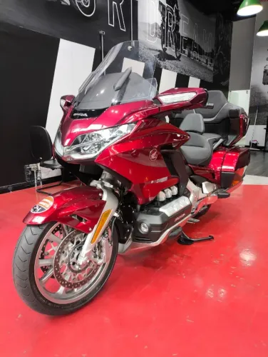 Honda GOLDWING GL 1800 seminova, ano 23/24