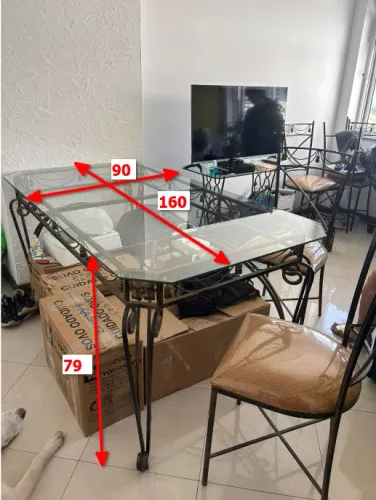 Mesa de jantar com 06 cadeiras