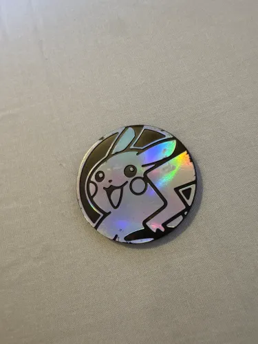 Moeda Colecionavel Grande - Pikachu - Prata Arco-Íris Foil