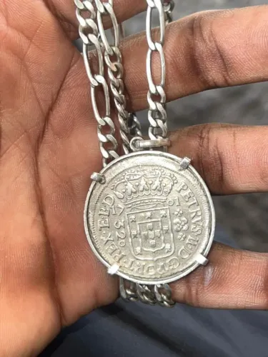 Corrente de prata 925 com pingente moeda de 320 reis de 1701 prata