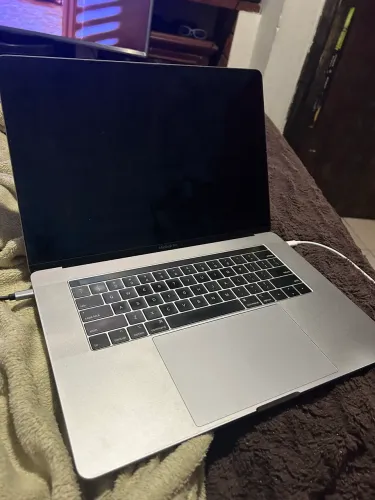 Macbook Pro 15 2018 - C/ DEFEITO