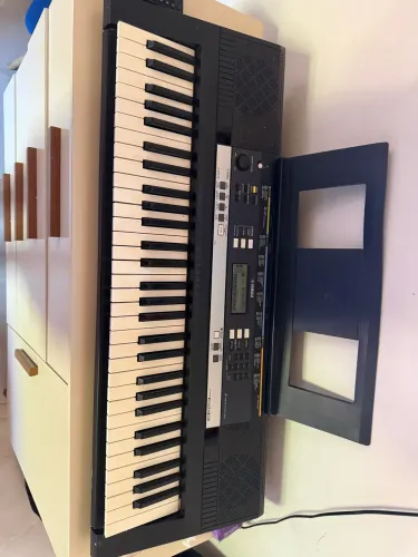 Teclado Yamaha PSR-E243 - Excelente Estado |