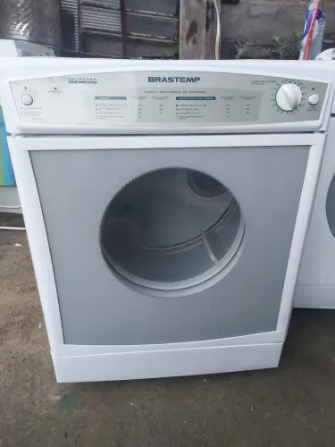 Máquina de secar roupas 