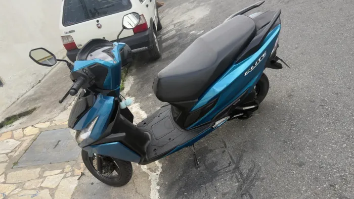 Vendo moto Elite nova