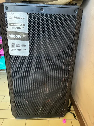 Caixa de som ativa waldman 1800w