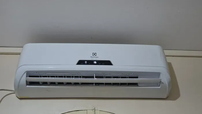 Ar Condicionado Split Electrolux 12.000 BTUs - Manutenção em dia.
