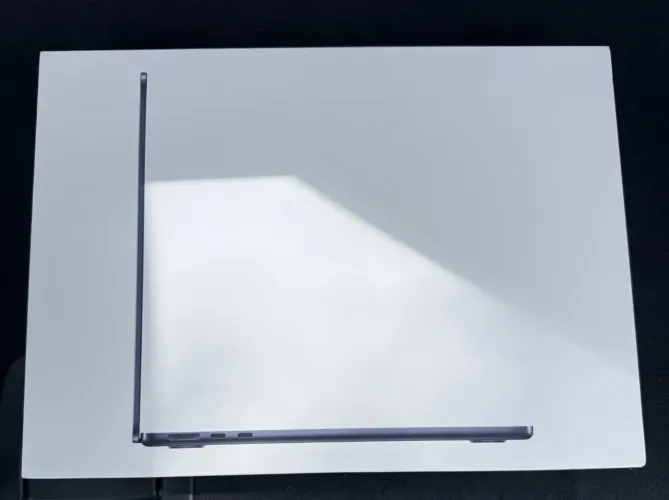 MacBook Air de 13 polegadas: Chip M5, CPU de 10 núcleos, GPU de 8 núcleos