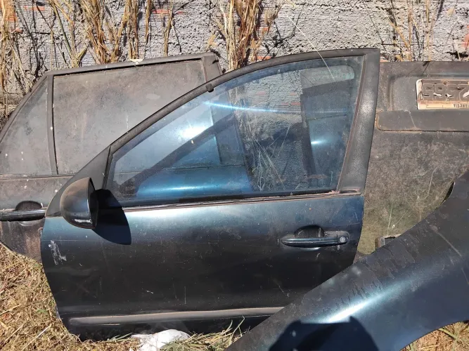 VENDO PORTAS DA FIAT MAREA TENHO AS 4 ESTA VIDROS E MAQUINA DE VIDROS ELETRICOS