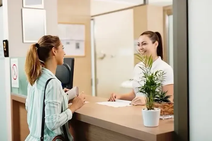 Vaga para recepcionista de salão de beleza