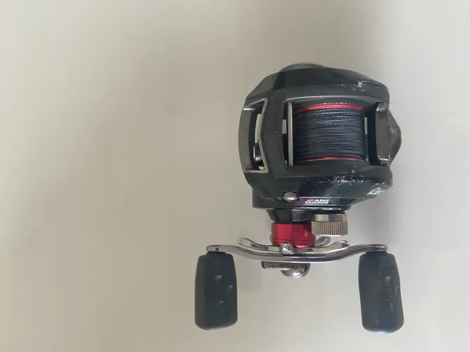 Carretilha Abu Garcia Revo esquerda