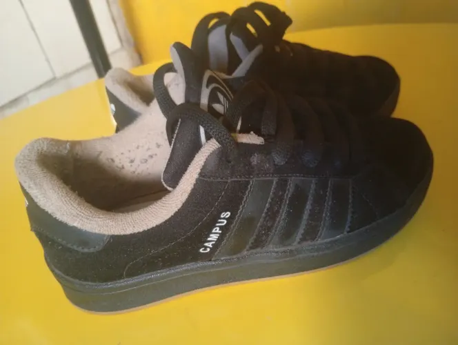 Tênis Adidas 
