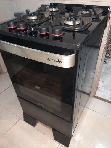fogão Mueller com mesa de vidro. acendimento manual. com marcas de uso.  MARCAS DE USO 